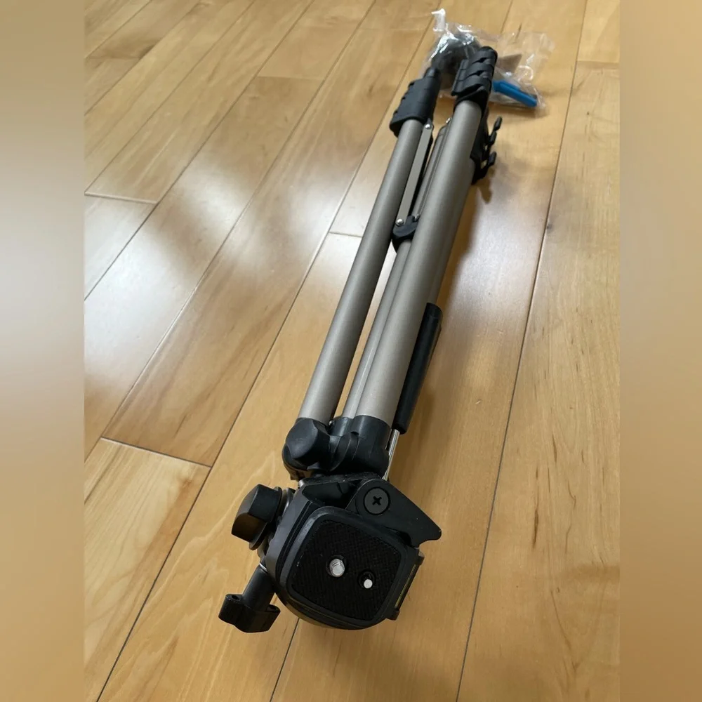 Quantaray Camcorder Kit with Tripod & Cleaning Kit